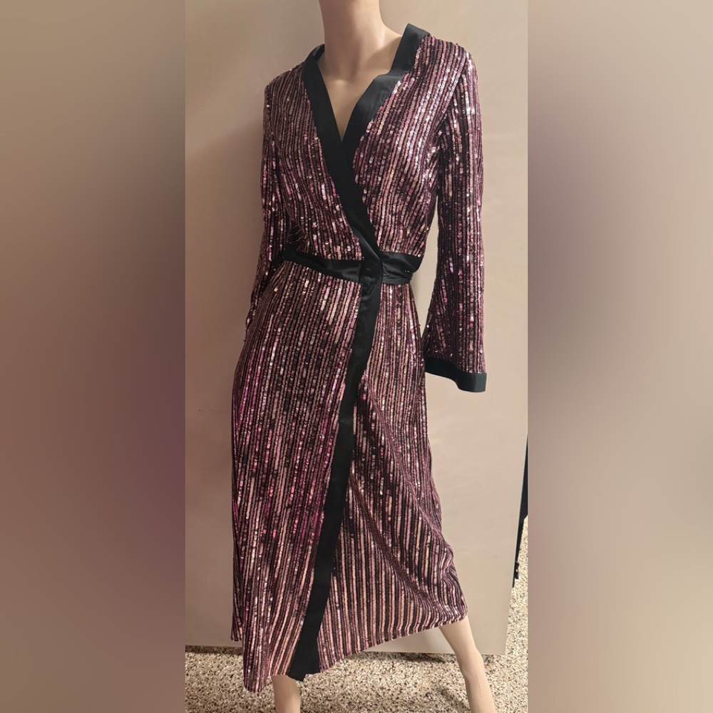 Glamours sparkling nightgown. NWOT. Victoria’s secret size xsmall/ small.